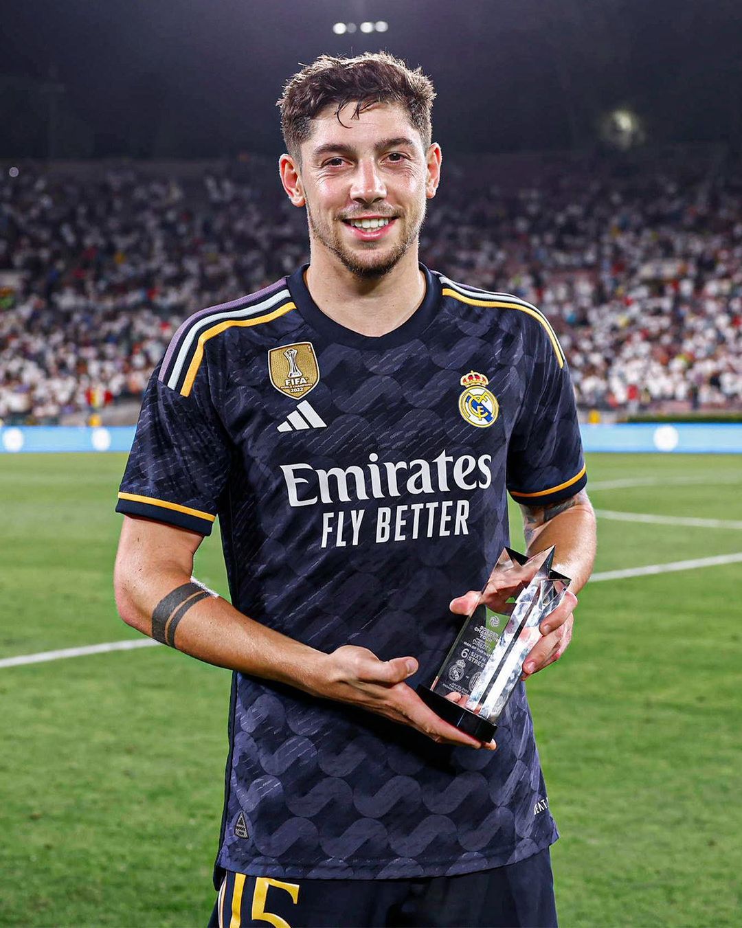Real Madrid 2023/2024 uniforme 2