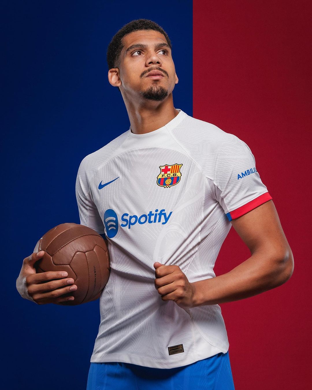 Barcelona 2023-2024 uniforme 2